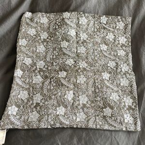 16X16 pillow cover 100%silk brand Pierre Urbach NWT